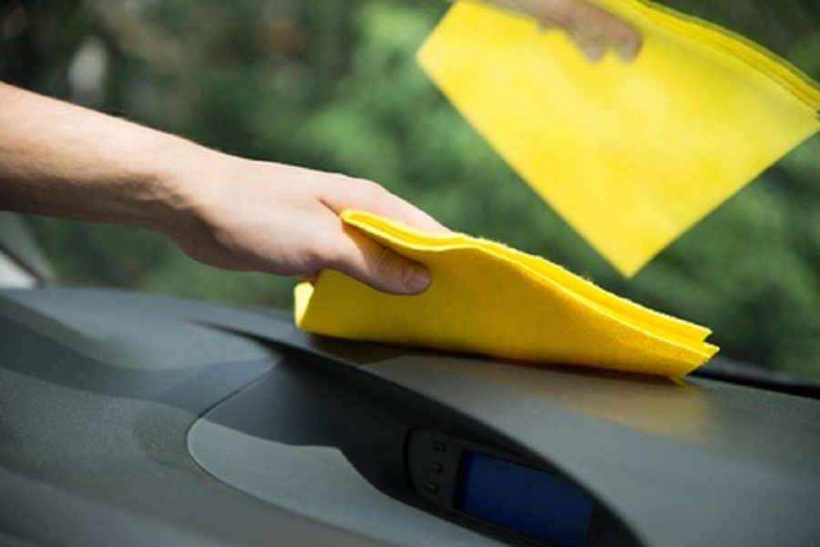 How to Properly Clean Your Car's Interior Windshield | Training Wheels